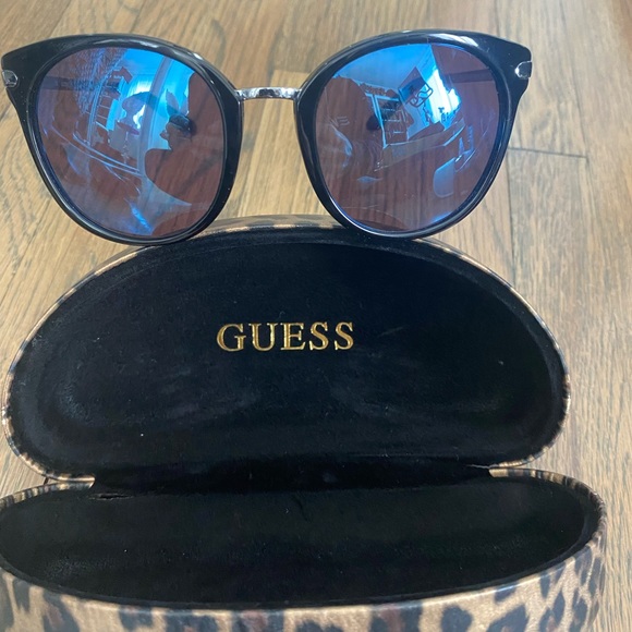 2 pairs!!! Guess sunglasses tortoise and black - Picture 7 of 8